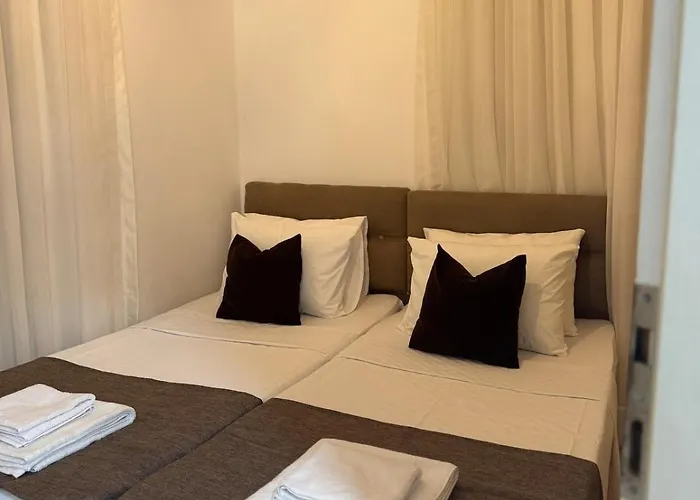 Luxury Private Pool Villa-5 Min To Land Of Legends Vilă